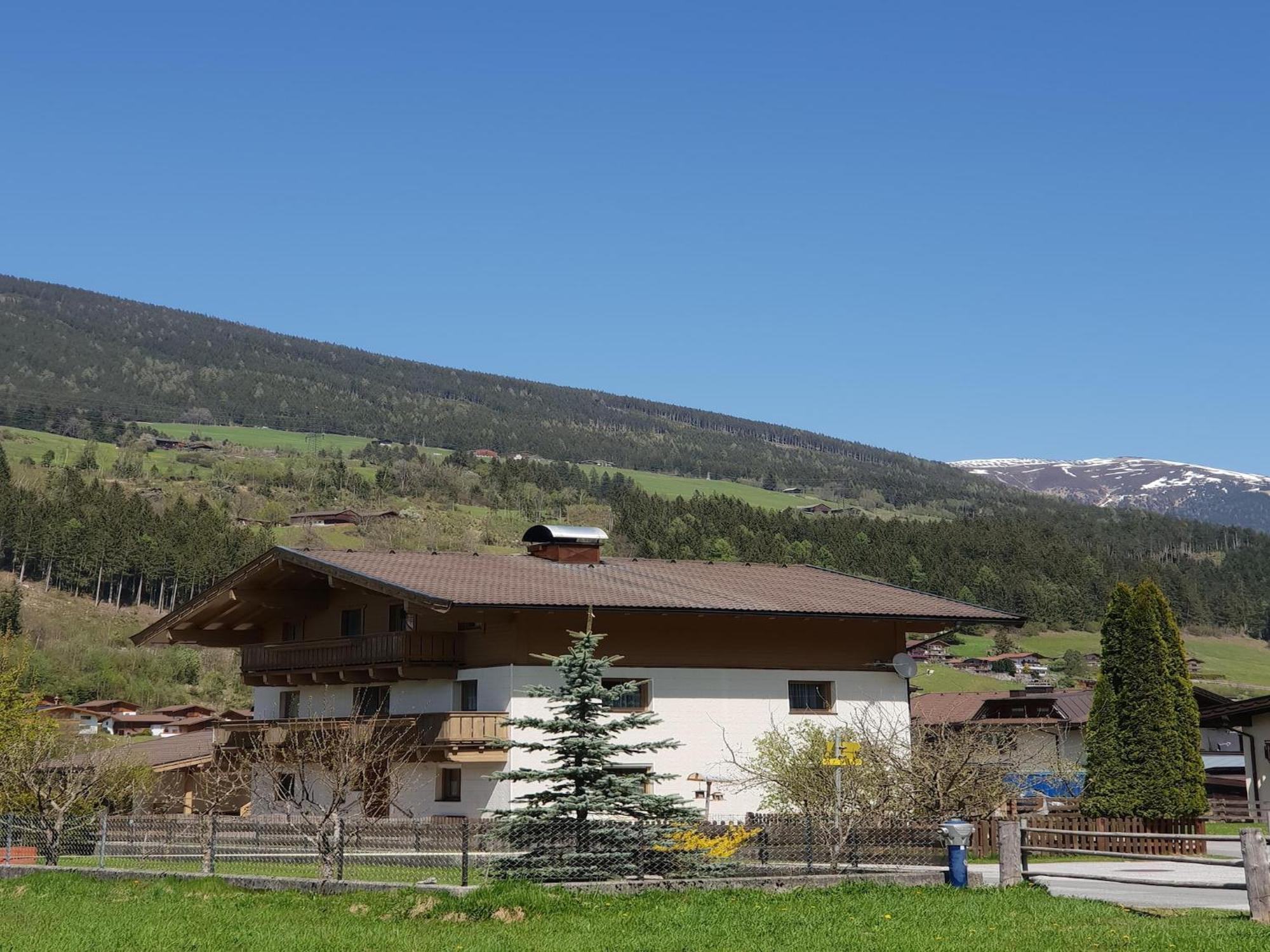 Apartment Johann In Wald Im Pinzgau With Balcony Bagian luar foto