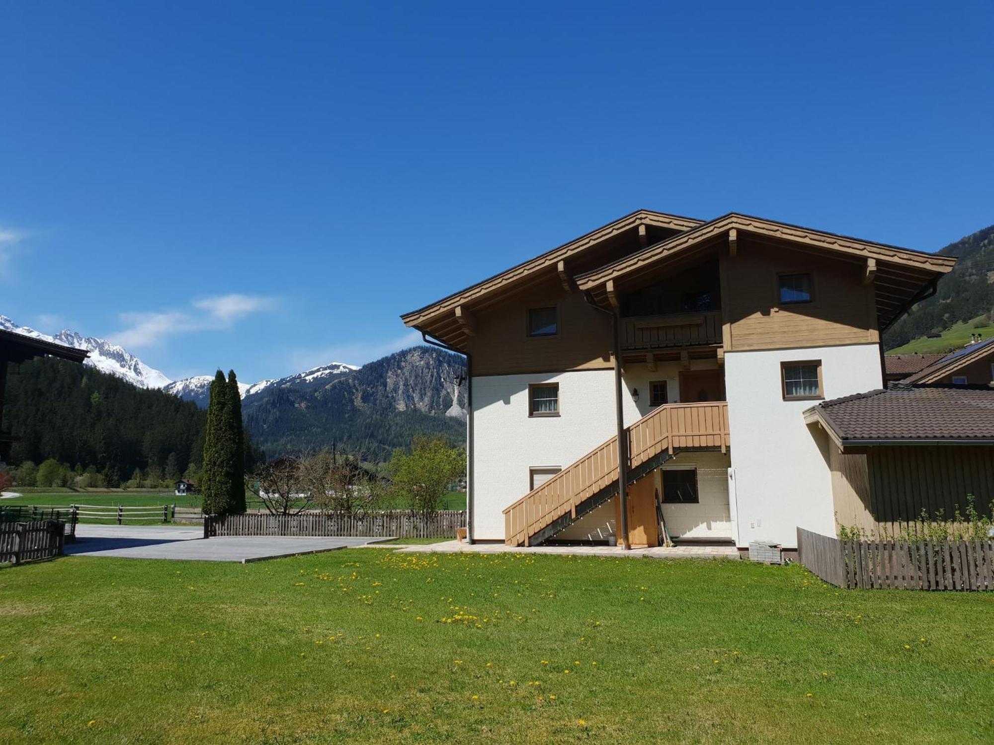 Apartment Johann In Wald Im Pinzgau With Balcony Bagian luar foto